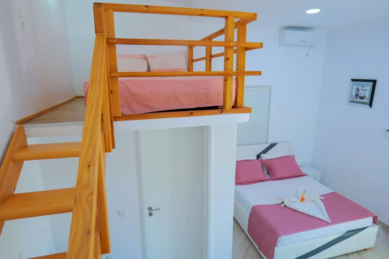 Hotel Chris Ksamil 3*,
