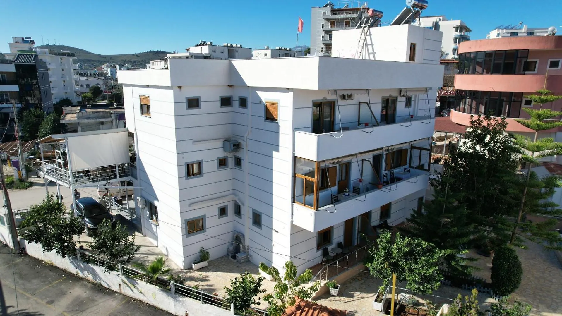 Hotel Chris Ksamil 3*,