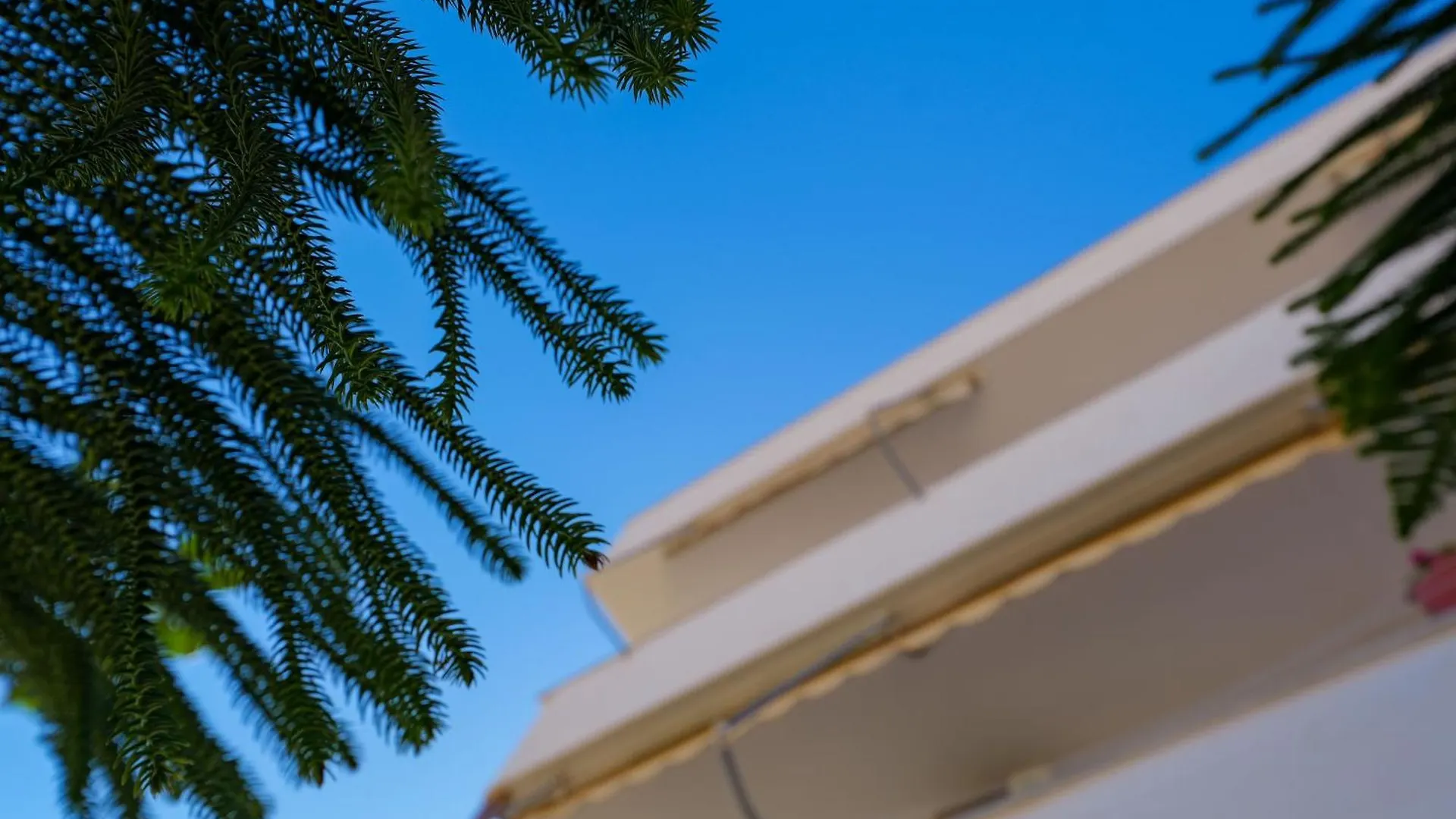 Guest house Hotel Chris Ksamil