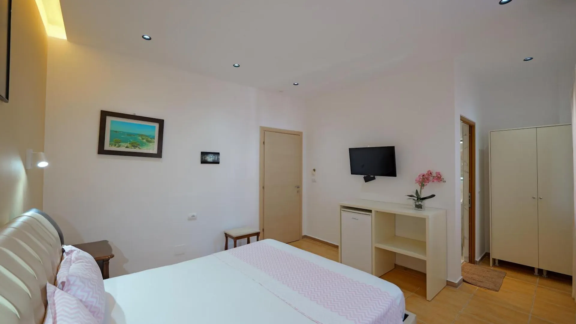 *** Guest house Hotel Chris Ksamil Albania