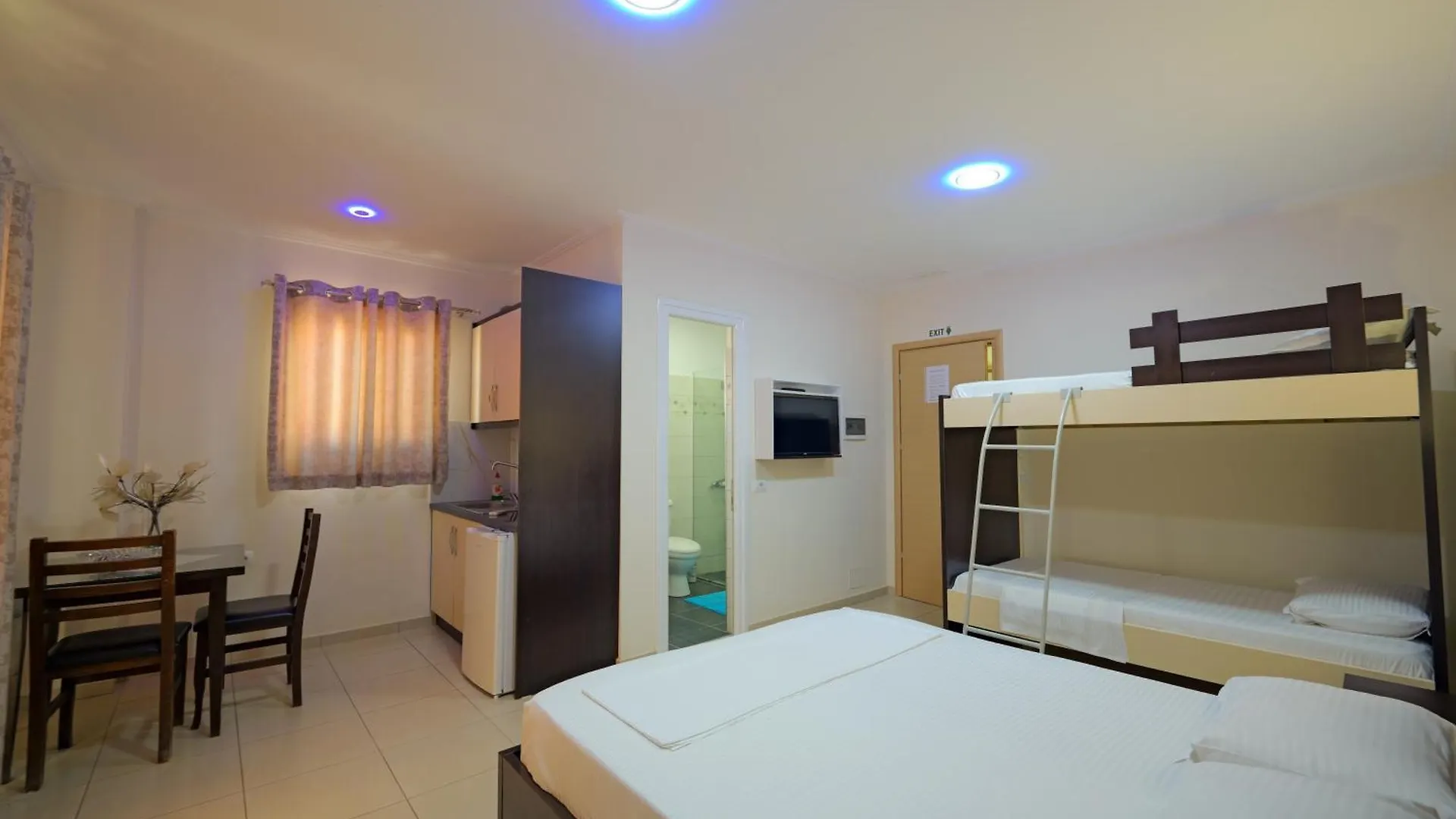 Hotel Chris Ksamil 3*,