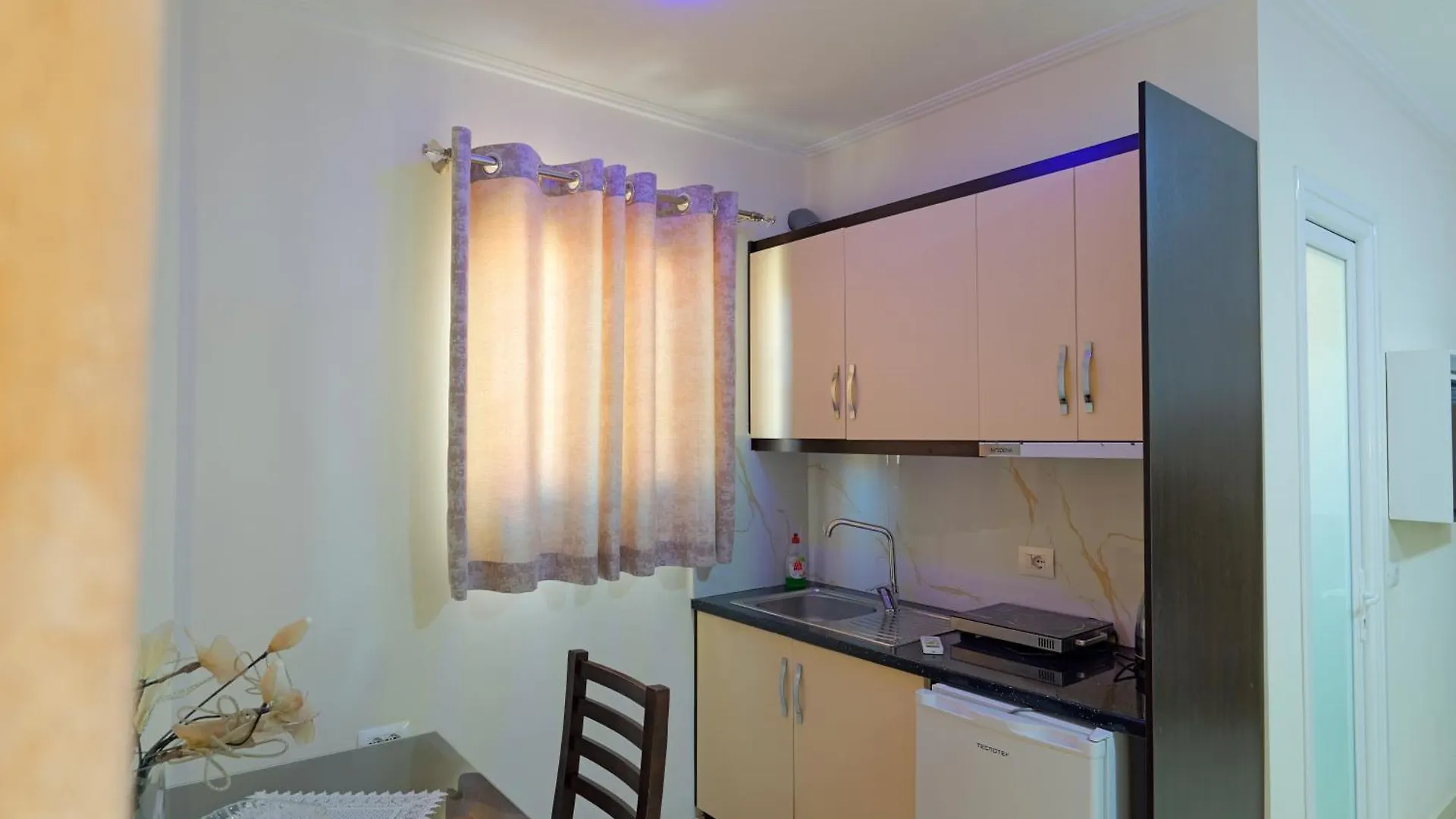Hotel Chris Ksamil Guest house