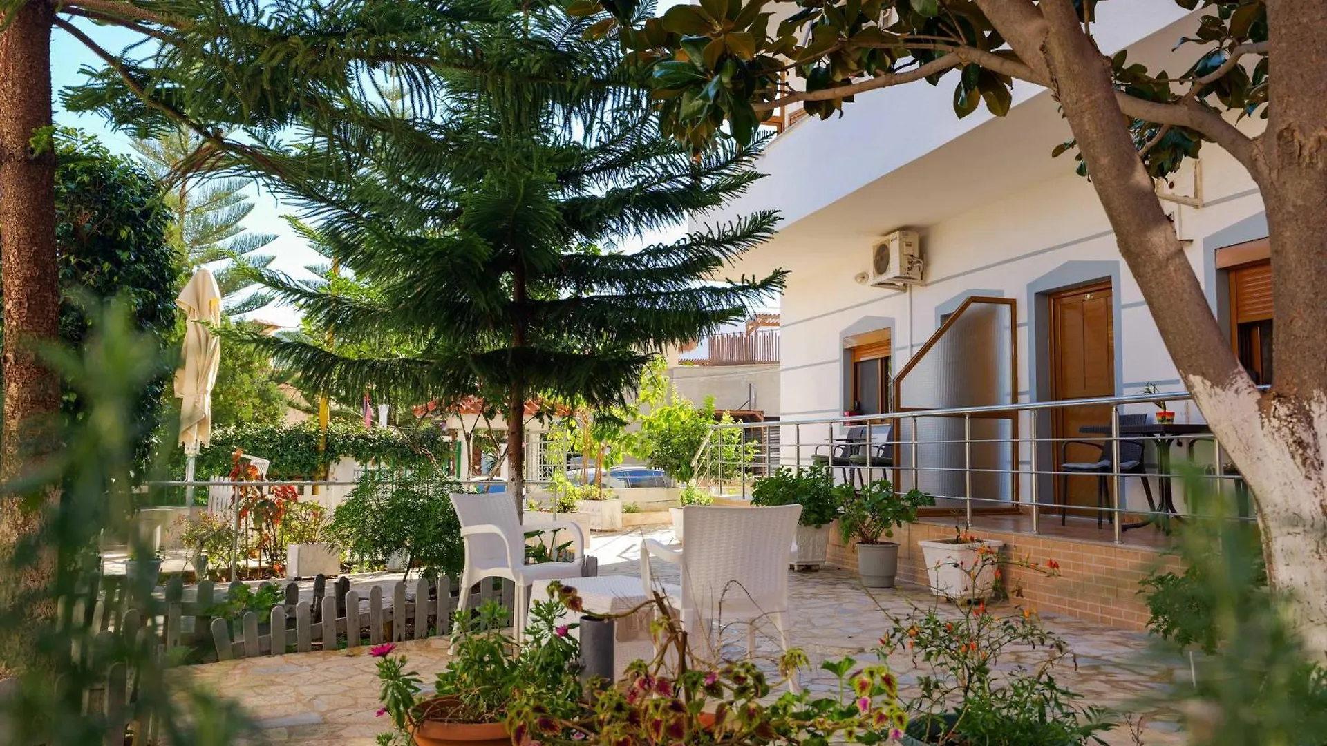 Hotel Chris Ksamil Guest house