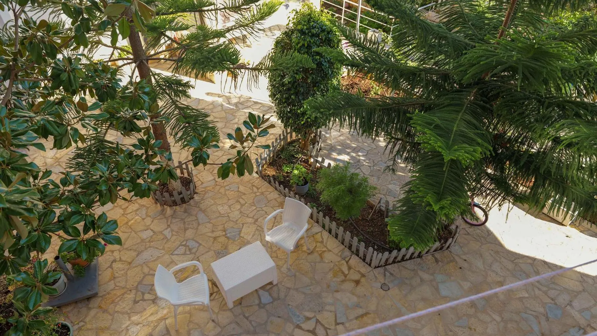 Guest house Hotel Chris Ksamil