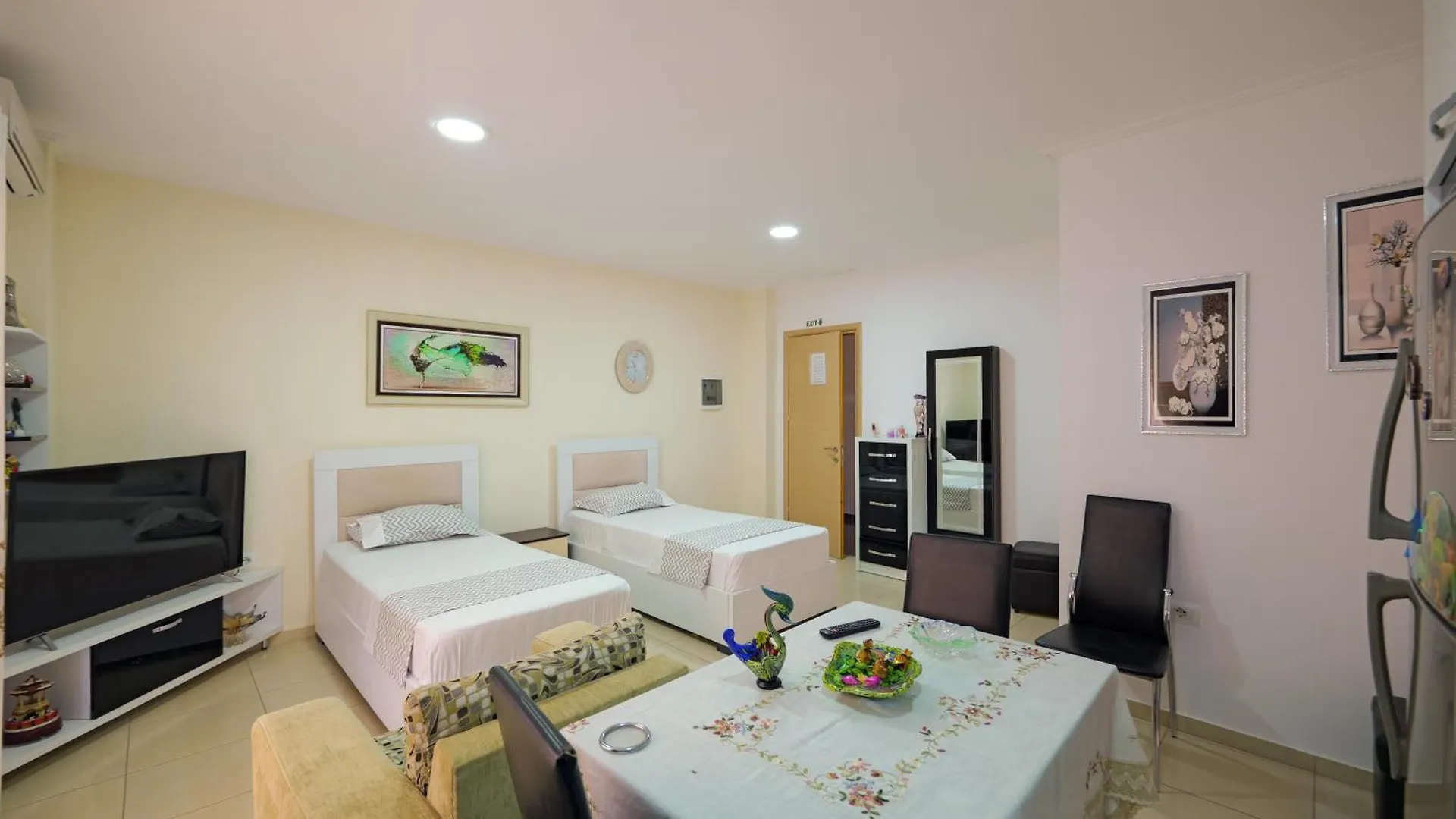 Guest house Hotel Chris Ksamil