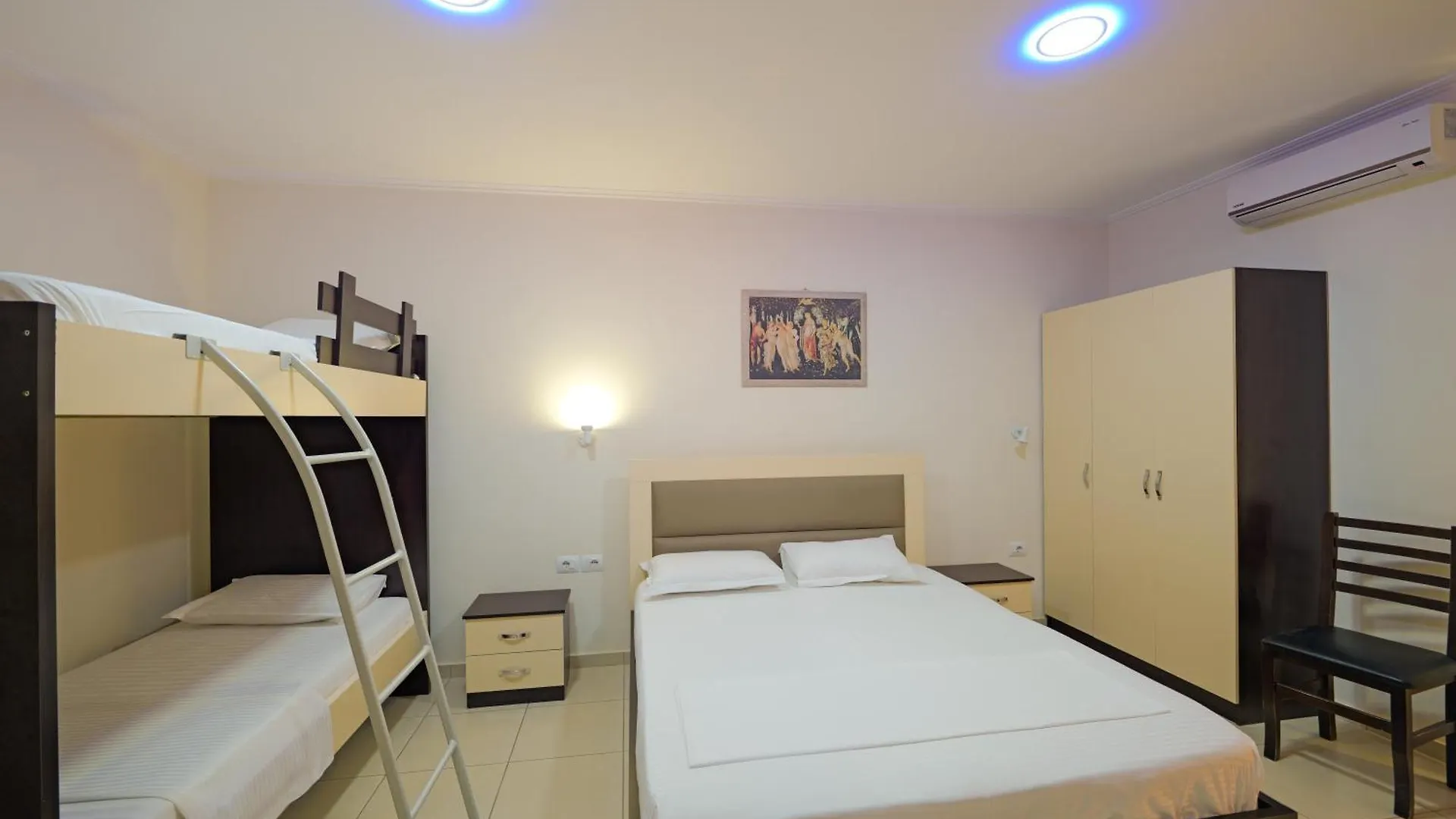 Hotel Chris Ksamil Guest house