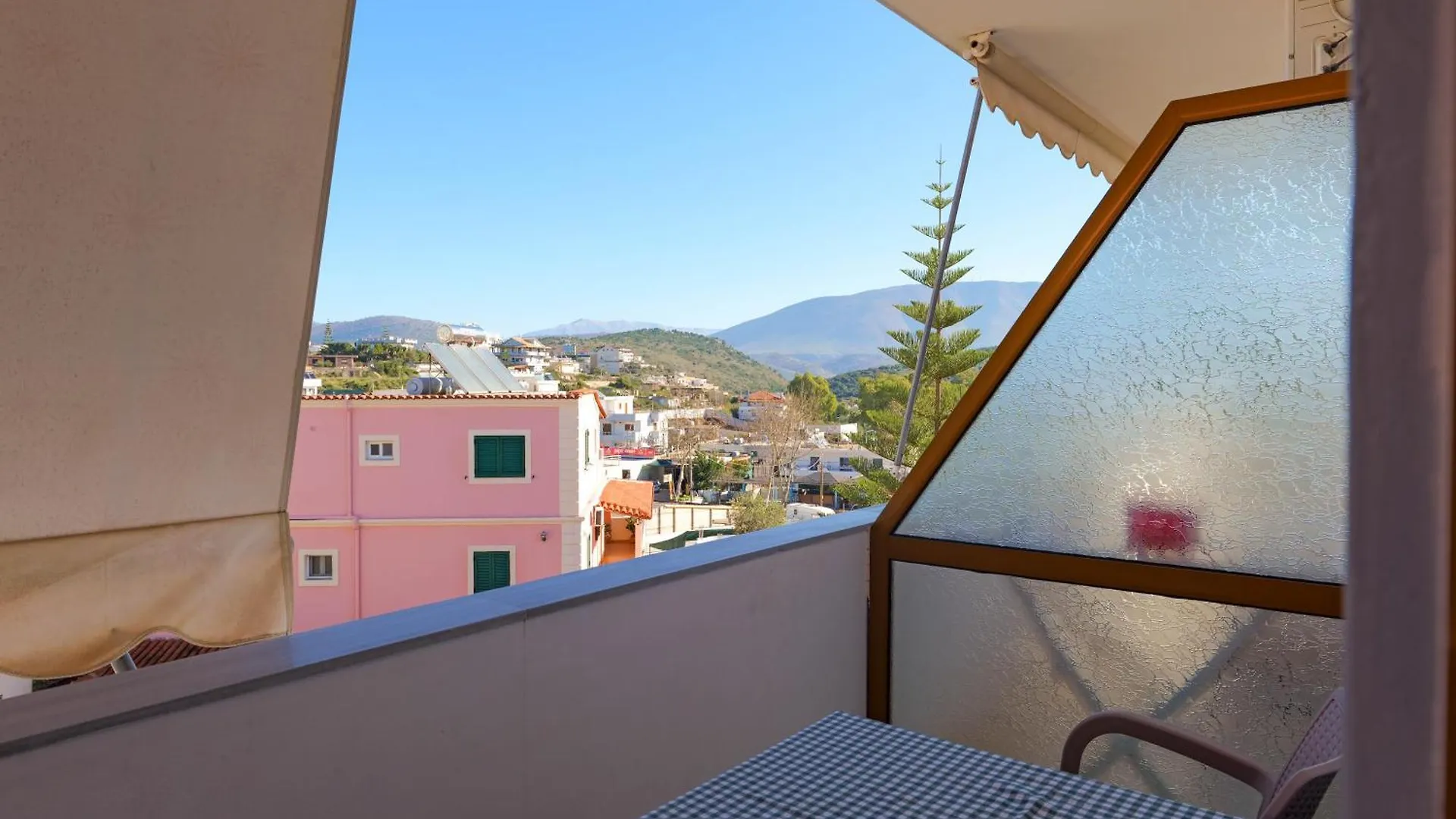 Hotel Chris Ksamil Albania