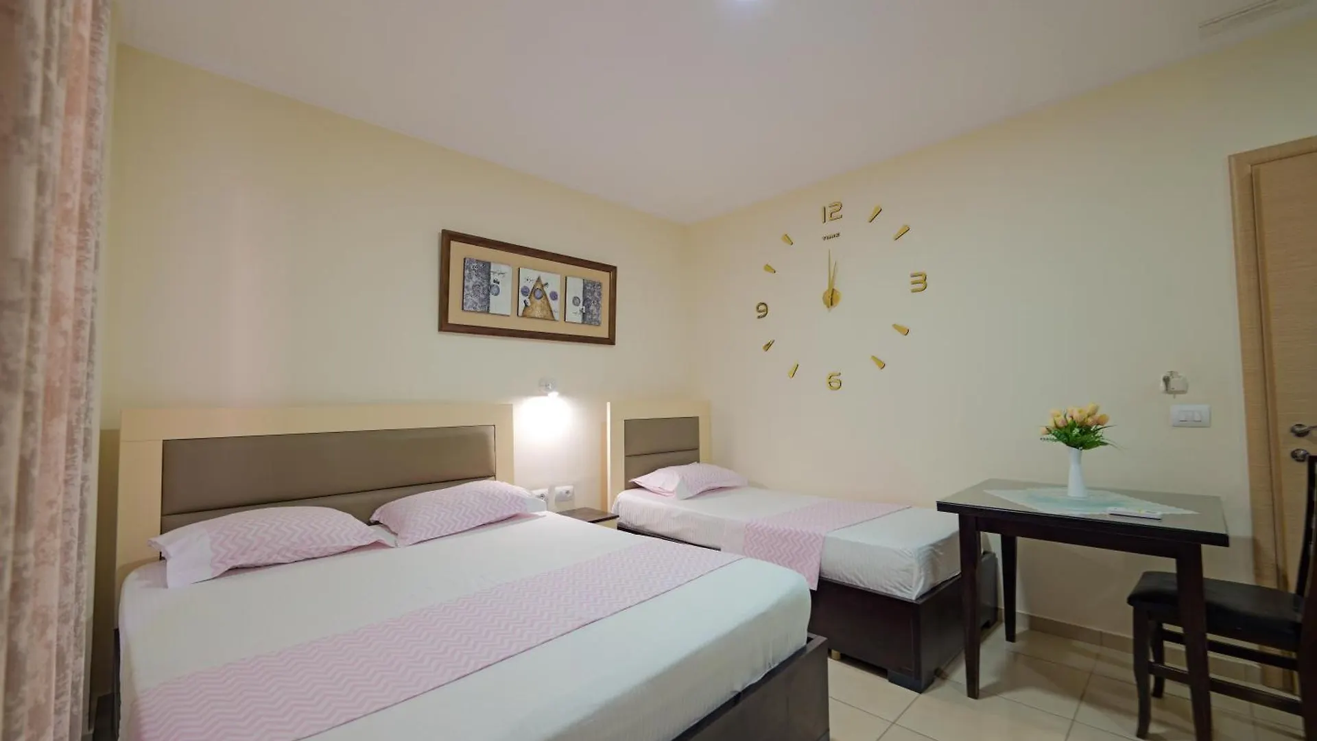 Hotel Chris Ksamil 3*,  Albania